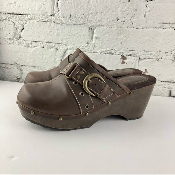 Bongo Platform Buckle Mules - Picture 10 of 13